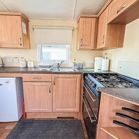 Caravan With Decking At Manor Park In Hunstanton, Sleeps 6 Ref 23045B Exterior foto